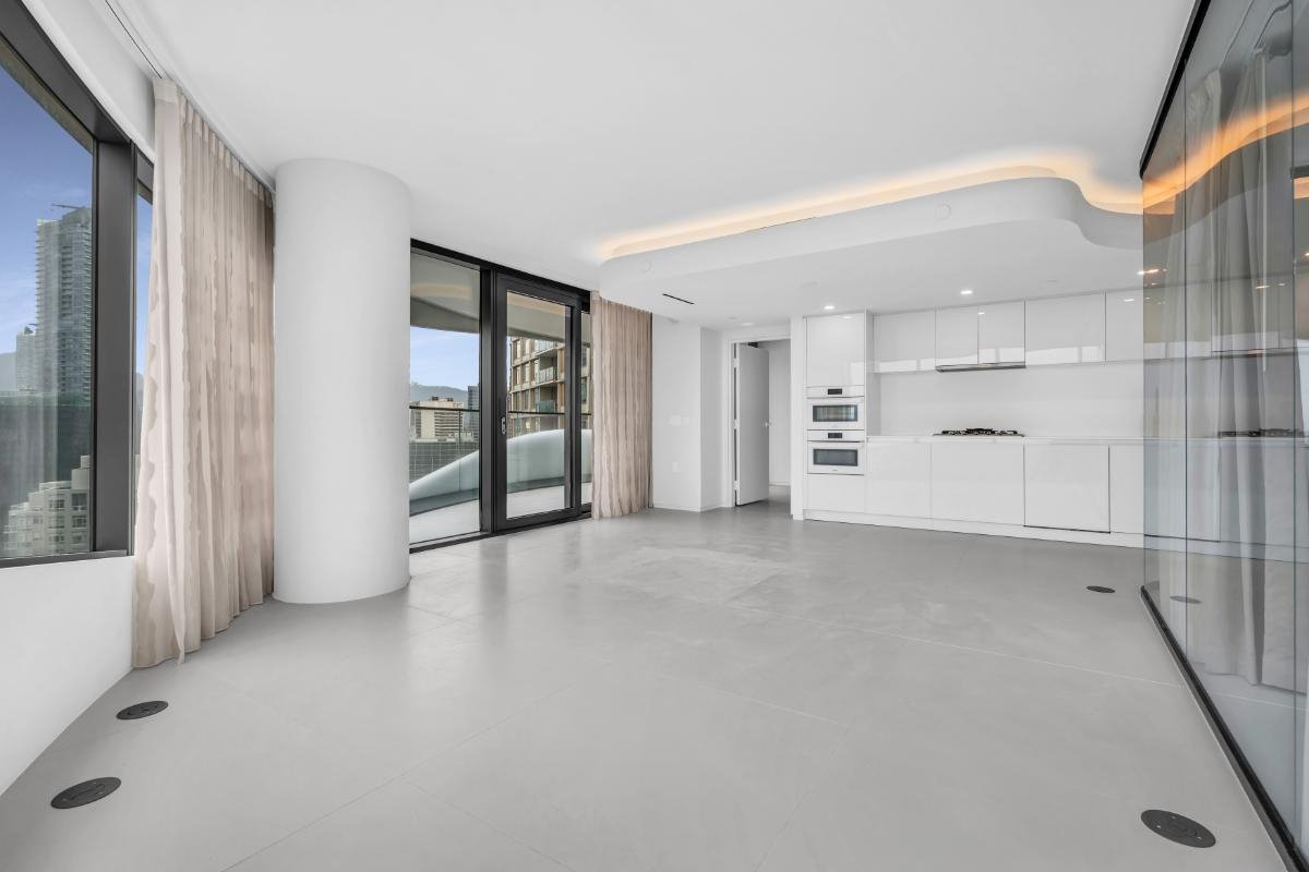 2 Bedroom Apartment for Rent - 1033 Nelson St, Vancouver, BC 3