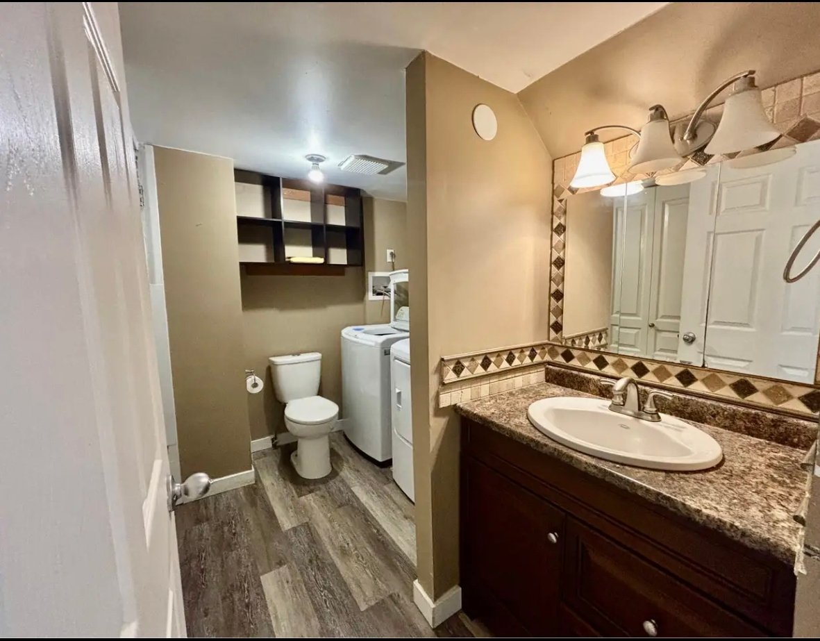 4 Bedroom House for Rent - Russell Ave, White Rock, BC 2