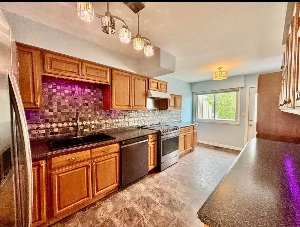 4 Bedroom House for Rent - Russell Ave, White Rock, BC 4