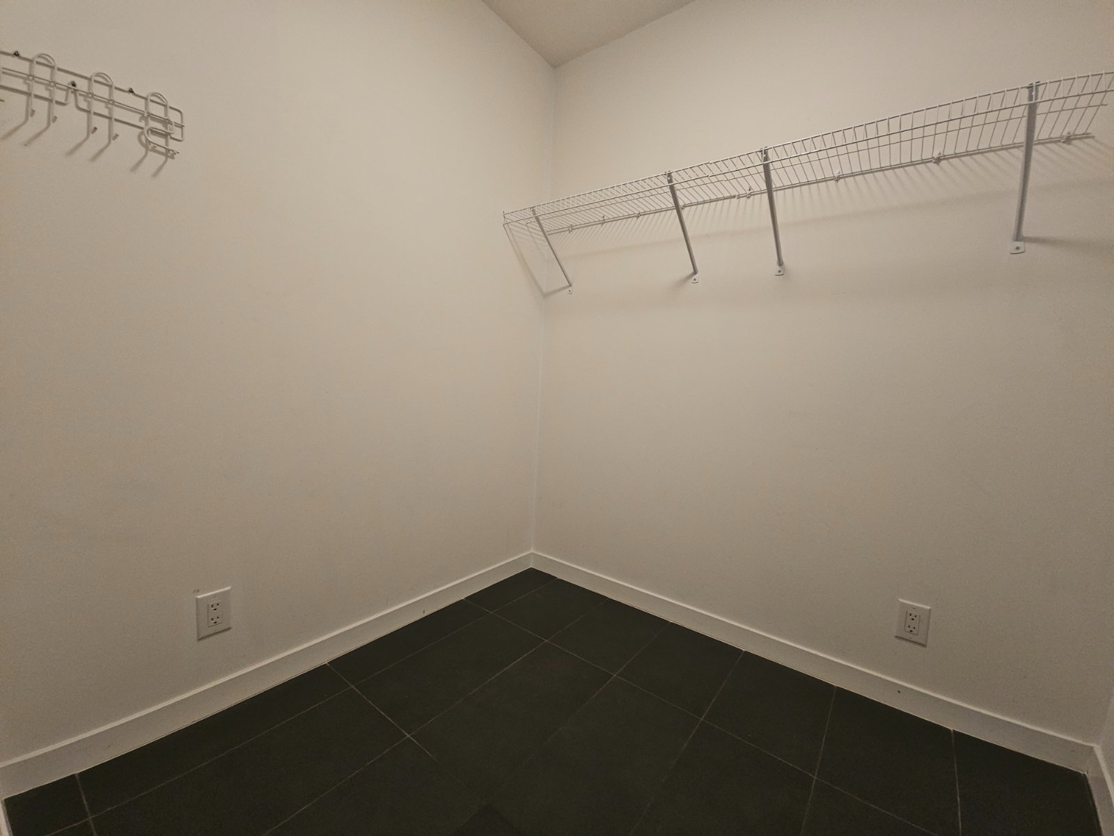 2 Bedroom Apartment for Rent - 522 8th Ave W, Vancouver, BC 4