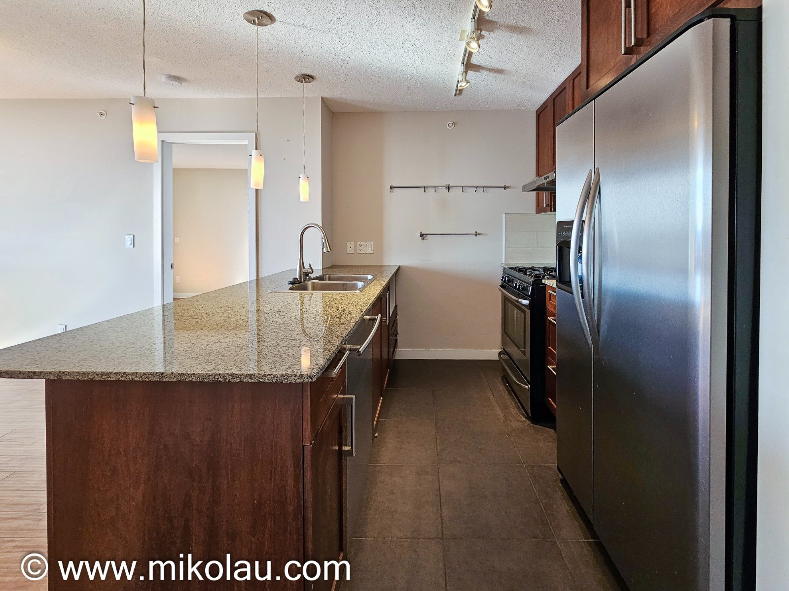 2 Bedroom Apartment for Rent - 7088 Salisbury Ave, Burnaby, BC 2