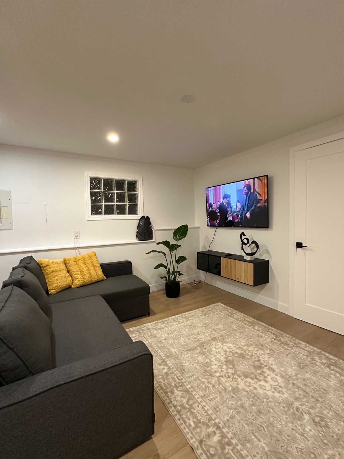 2 Bedroom House for Rent - Burley Dr, West Vancouver, BC 4