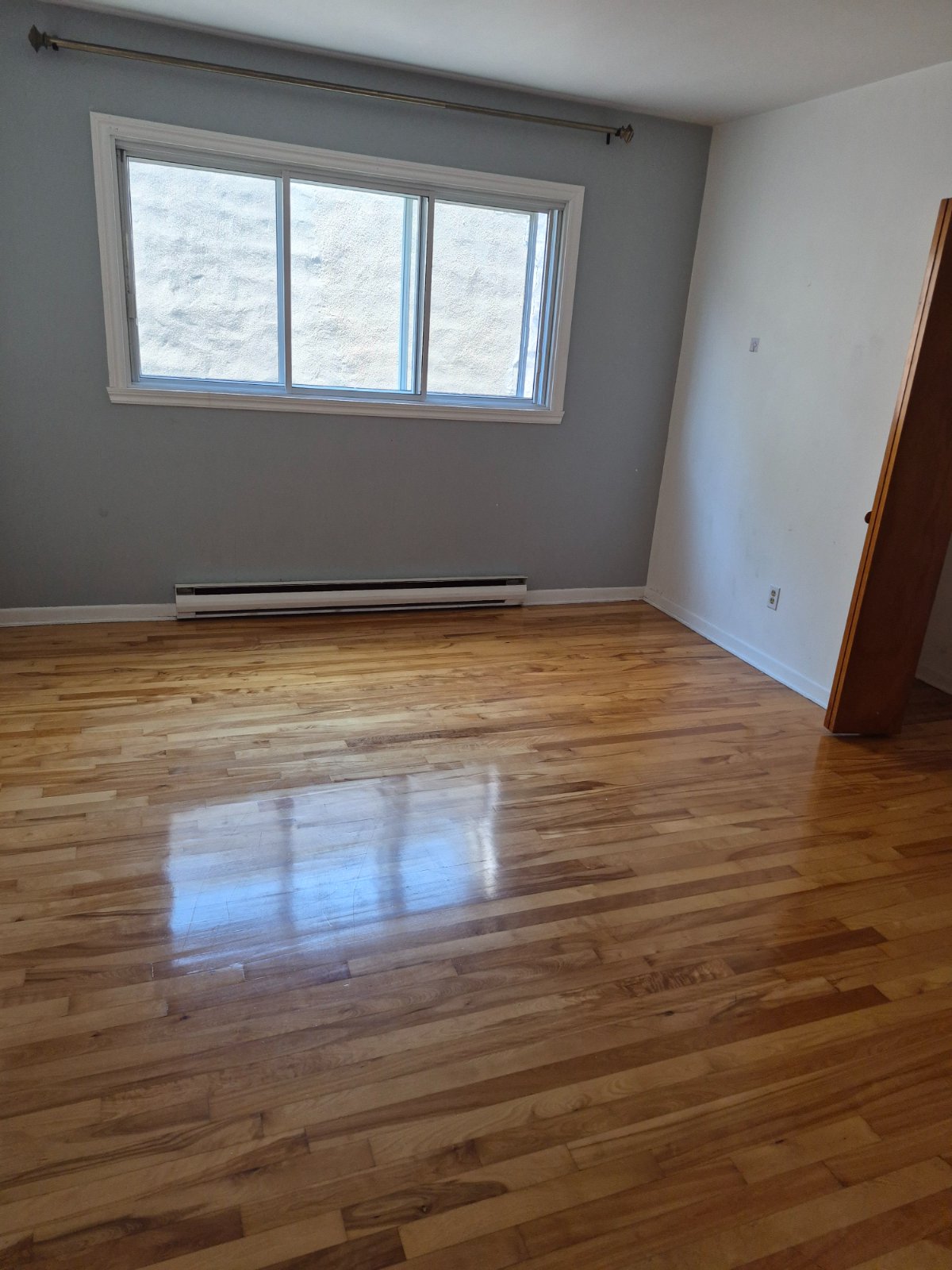 3 Bedroom Apartment for Rent - 2305 Avenue Walkley, Montréal, QC 2