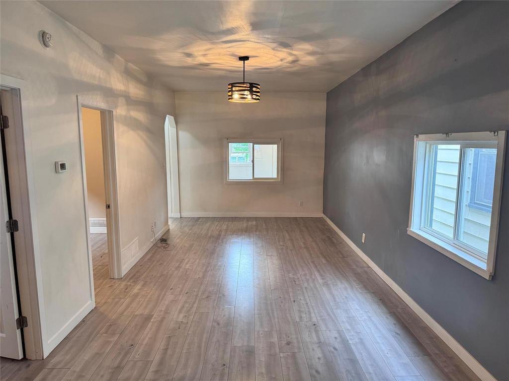 2 Bedroom House for Rent - 268 Martin Ave W, Winnipeg, MB 5