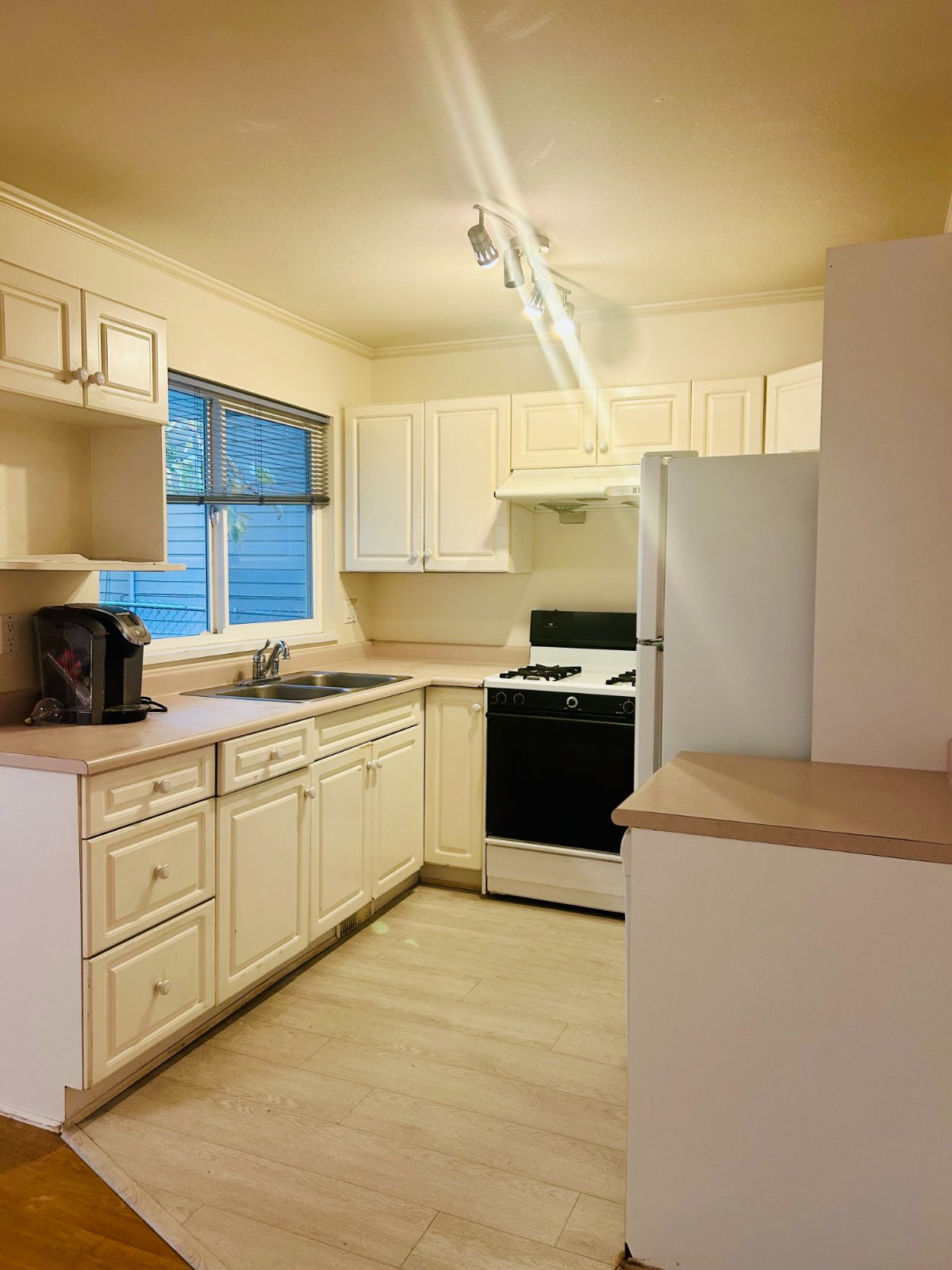 3 Bedroom Private Suite for Rent - Ross Rd, North Vancouver District, BC 2
