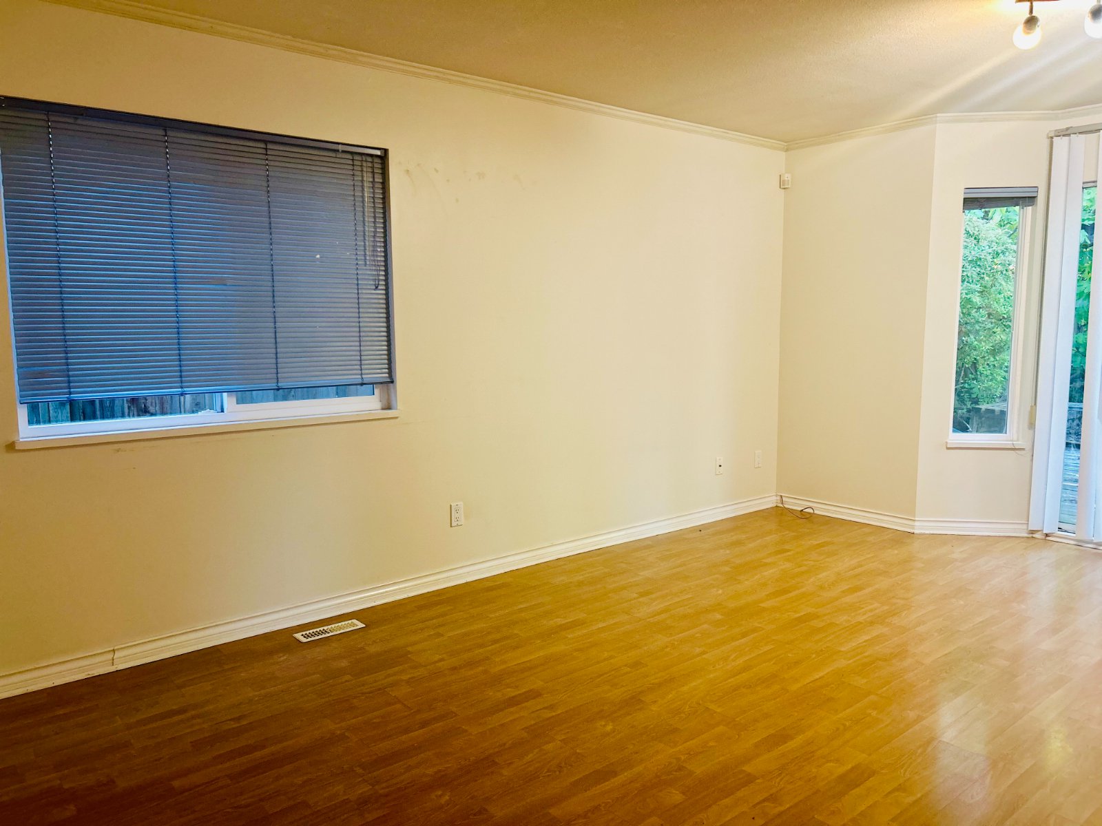 3 Bedroom Private Suite for Rent - Ross Rd, North Vancouver District, BC 4