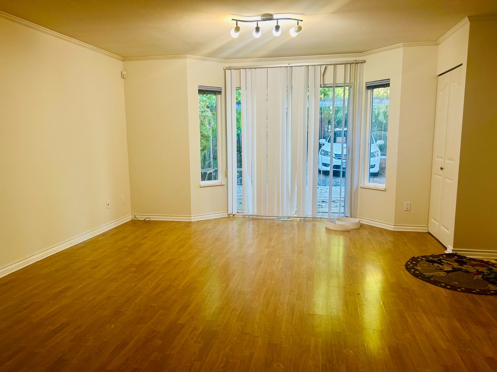 3 Bedroom Private Suite for Rent - Ross Rd, North Vancouver District, BC 5