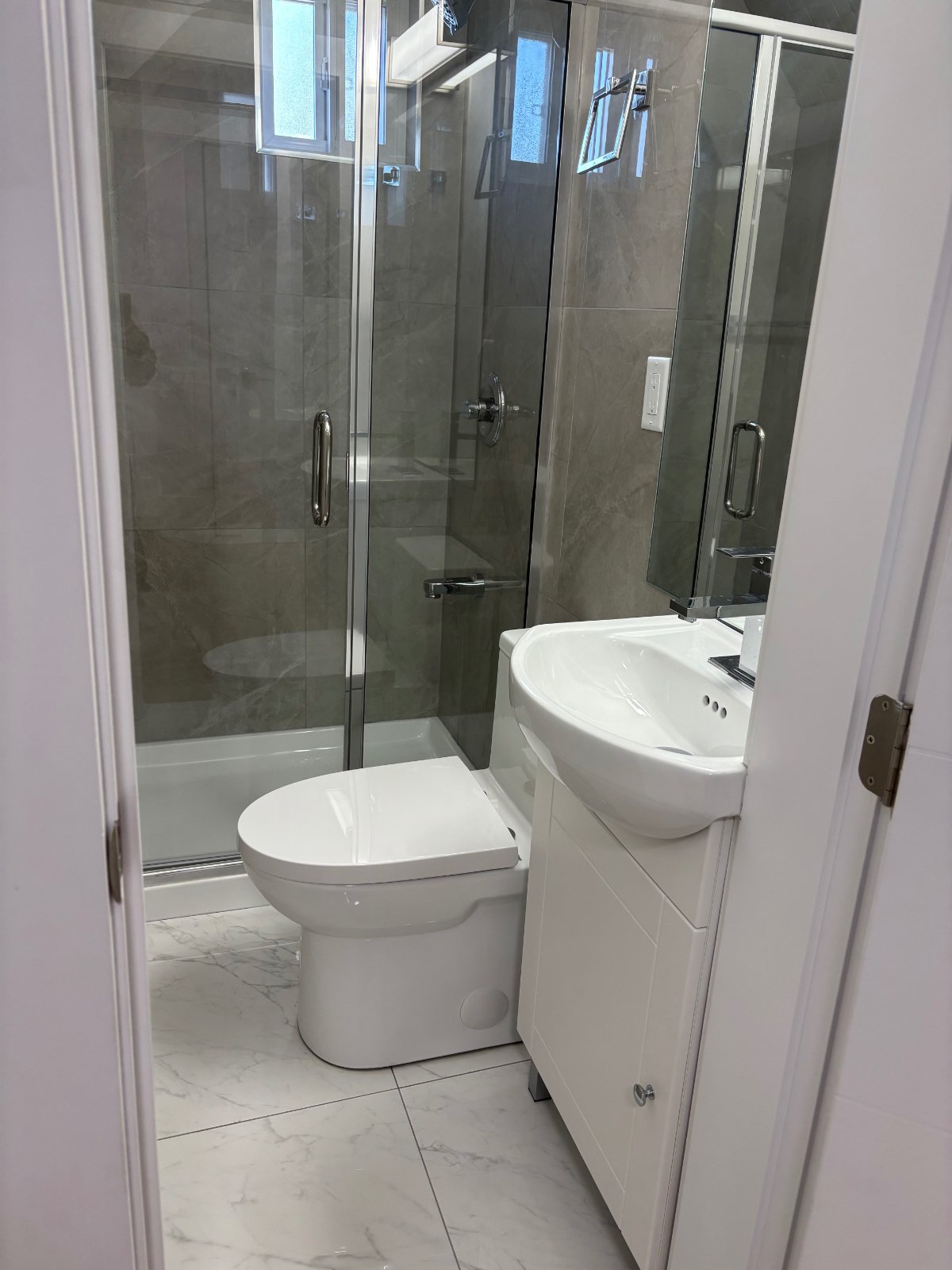 Room in House for Rent - E 54th Ave, Vancouver, BC 3