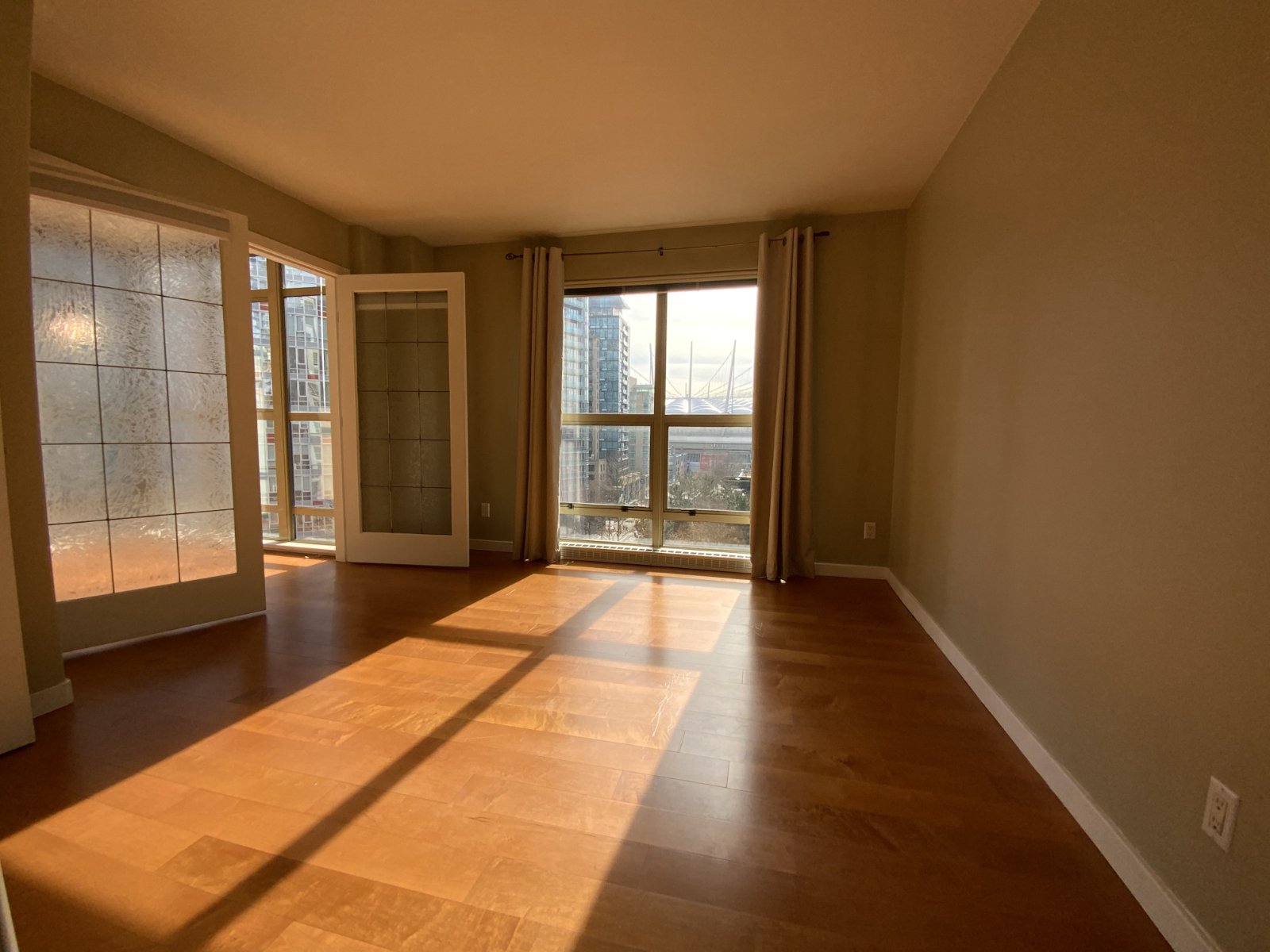 2 Bedroom Apartment for Rent - 819 Hamilton St, Vancouver, BC 2