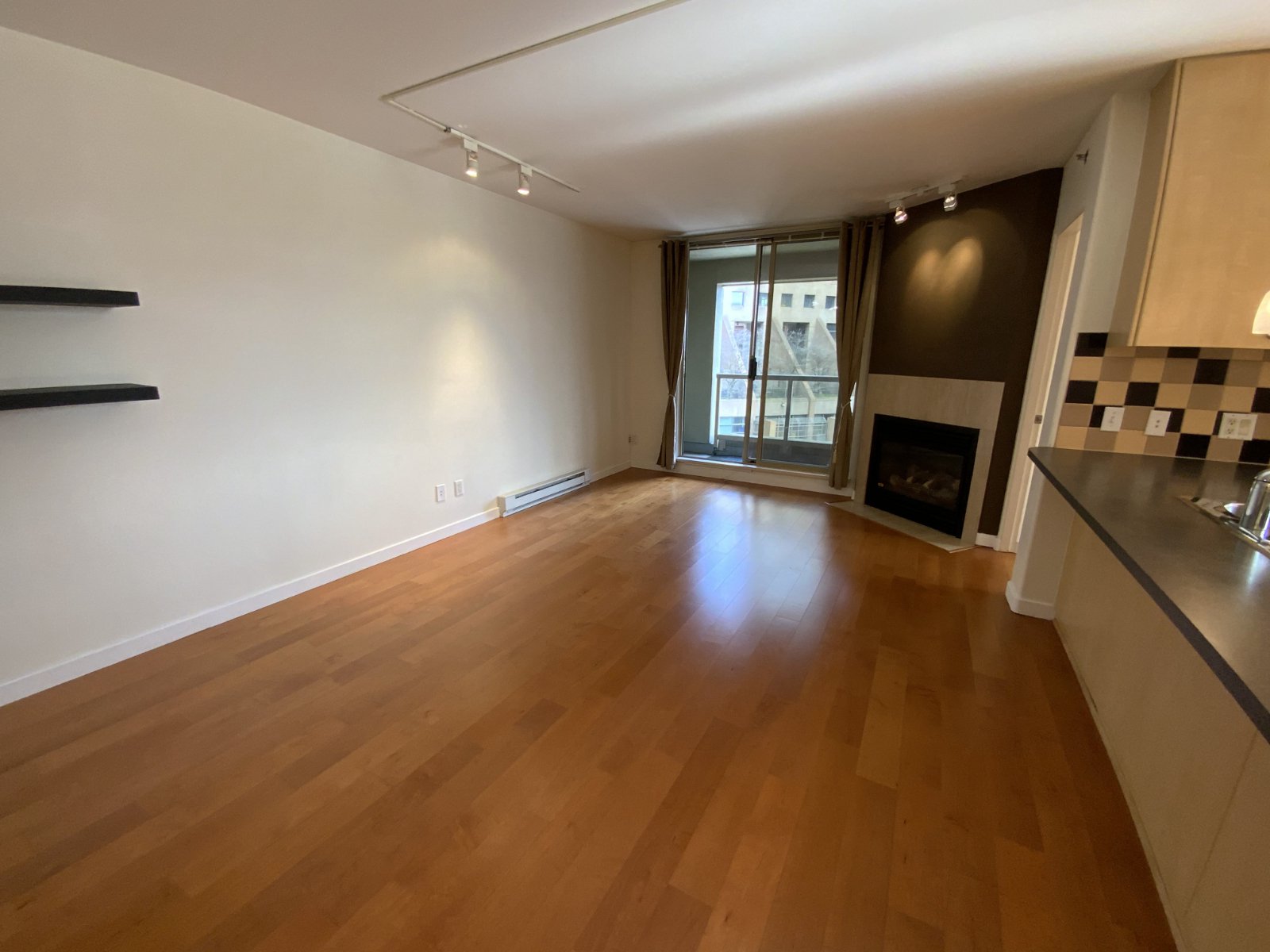2 Bedroom Apartment for Rent - 819 Hamilton St, Vancouver, BC 3