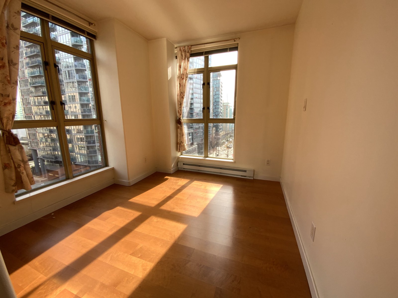 2 Bedroom Apartment for Rent - 819 Hamilton St, Vancouver, BC 5