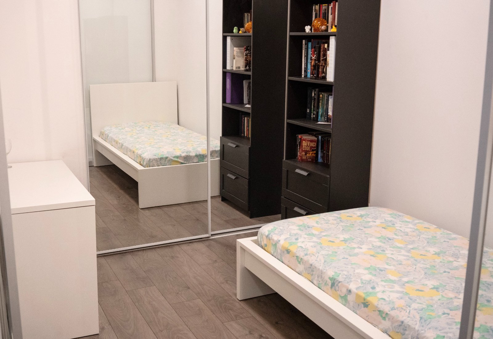 Room in Apartment for Rent - 297 College St, Toronto, ON 2