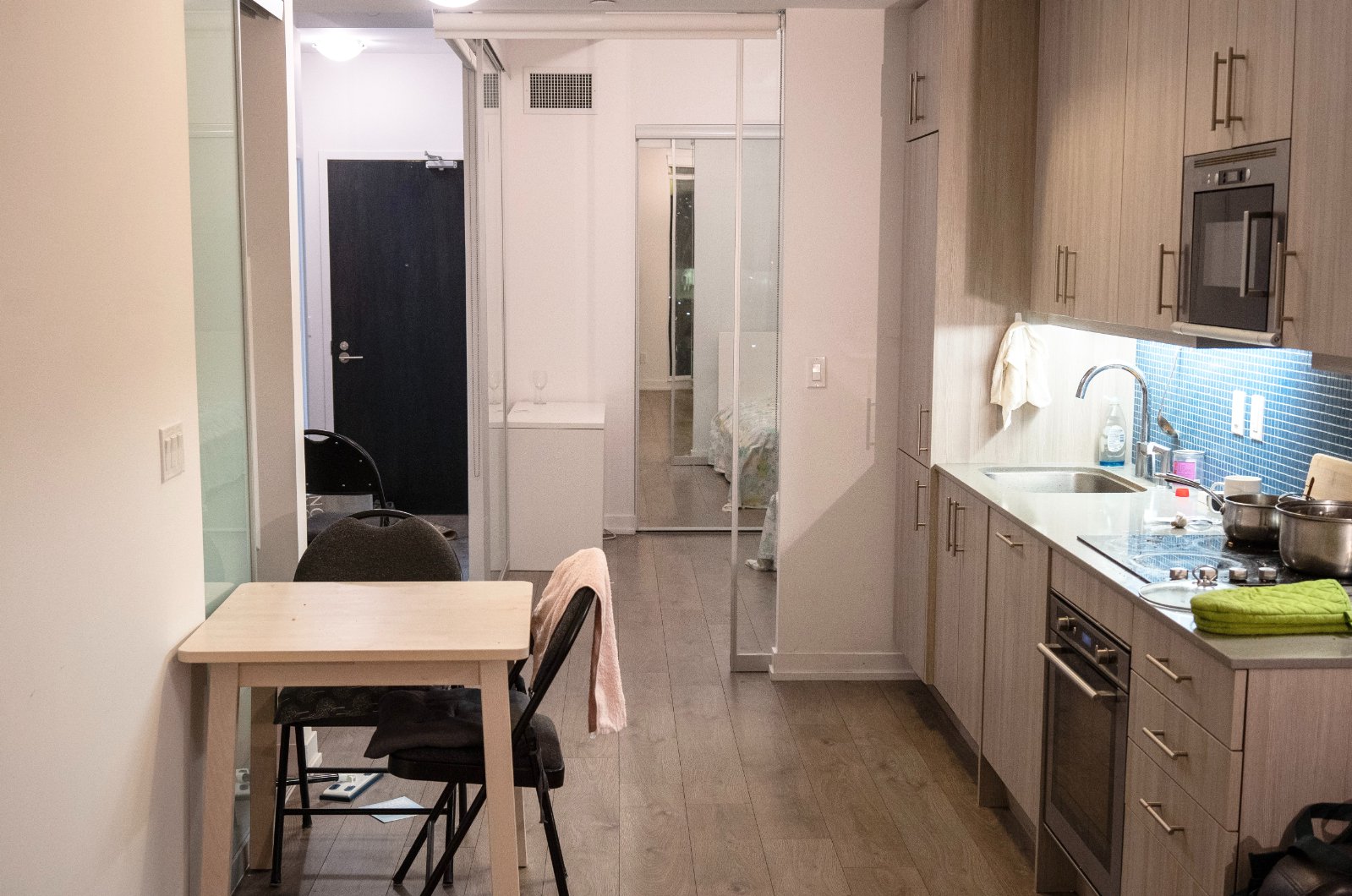 Room in Apartment for Rent - 297 College St, Toronto, ON 3