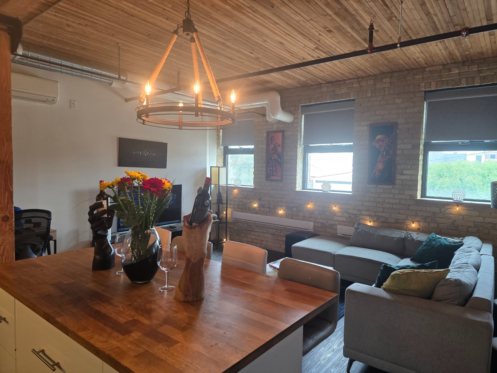 2 Bedroom Apartment for Rent - 139 Market Ave, Winnipeg, MB 3