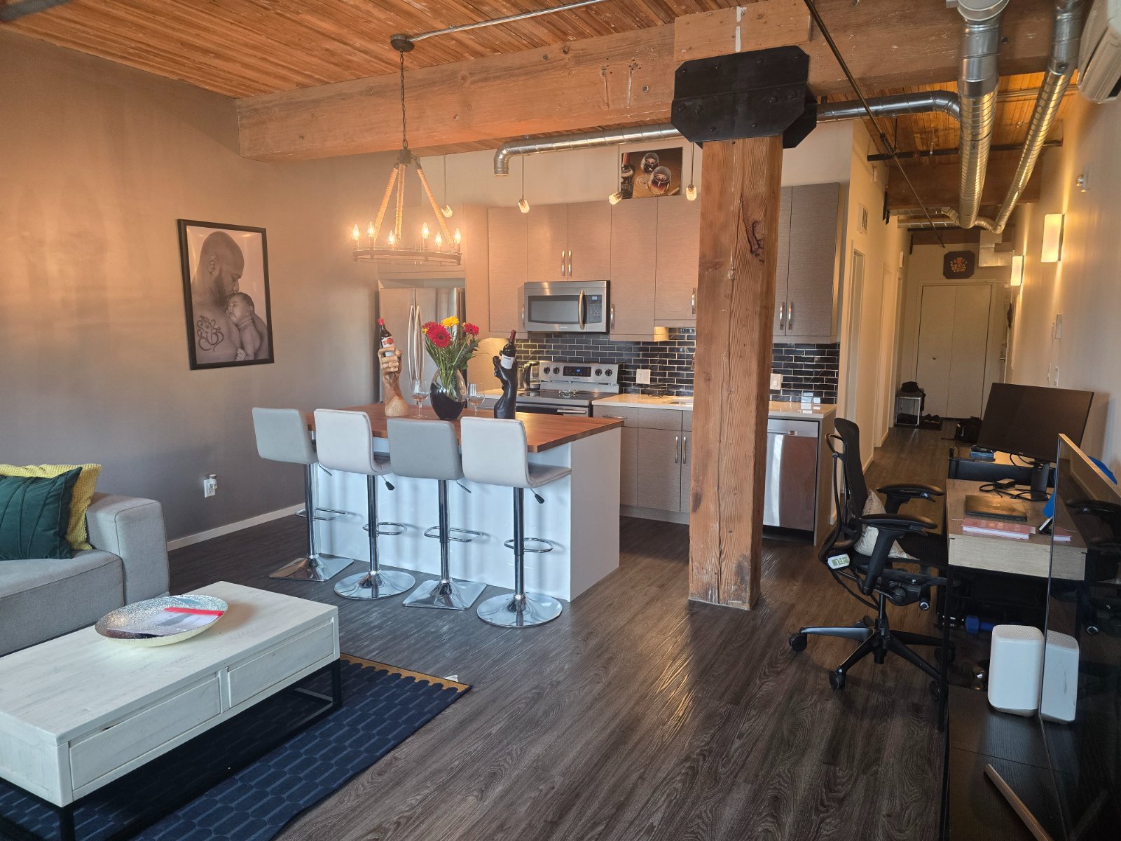 2 Bedroom Apartment for Rent - 139 Market Ave, Winnipeg, MB 4