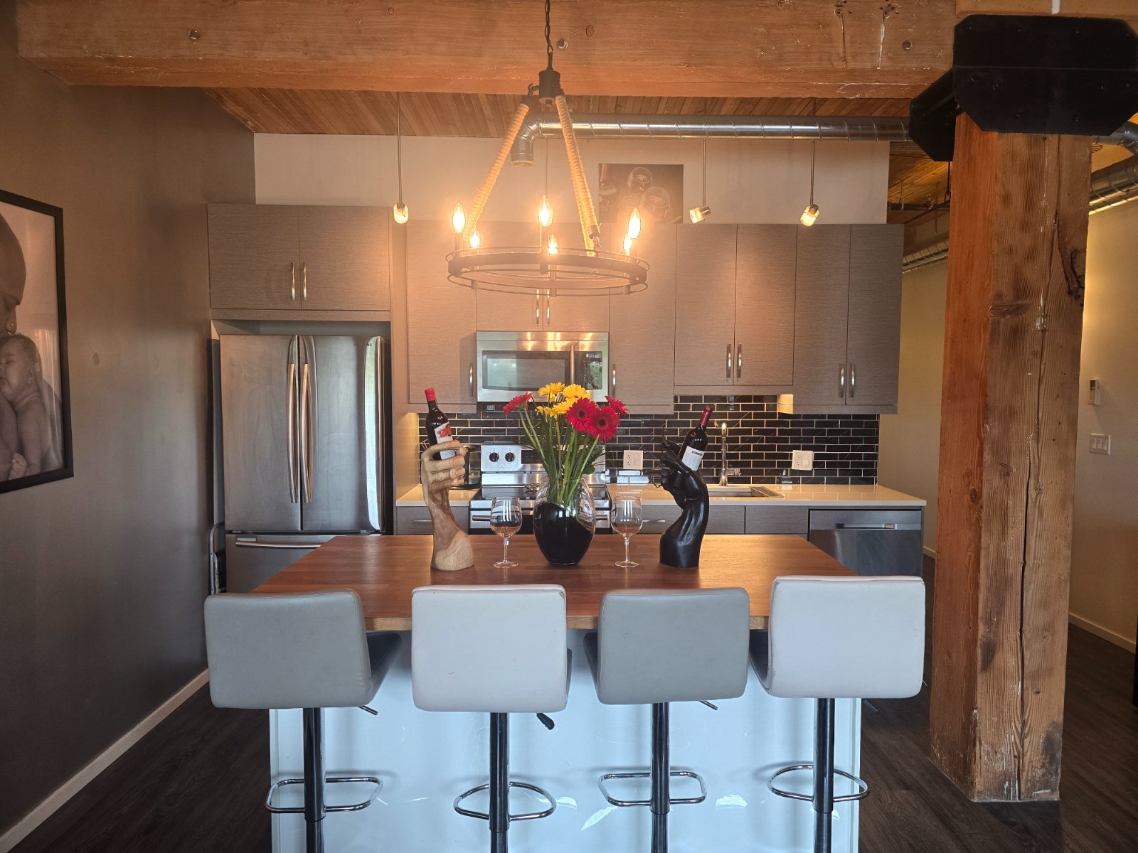2 Bedroom Apartment for Rent - 139 Market Ave, Winnipeg, MB 5