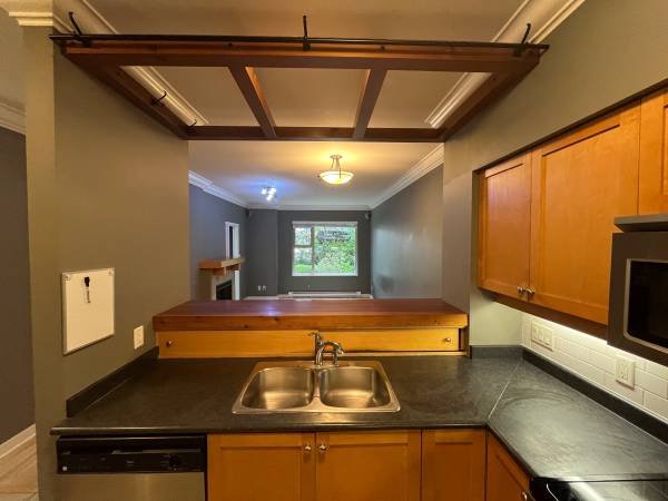 2 Bedroom Apartment for Rent - 808 Sangster Pl, New Westminister, BC 2