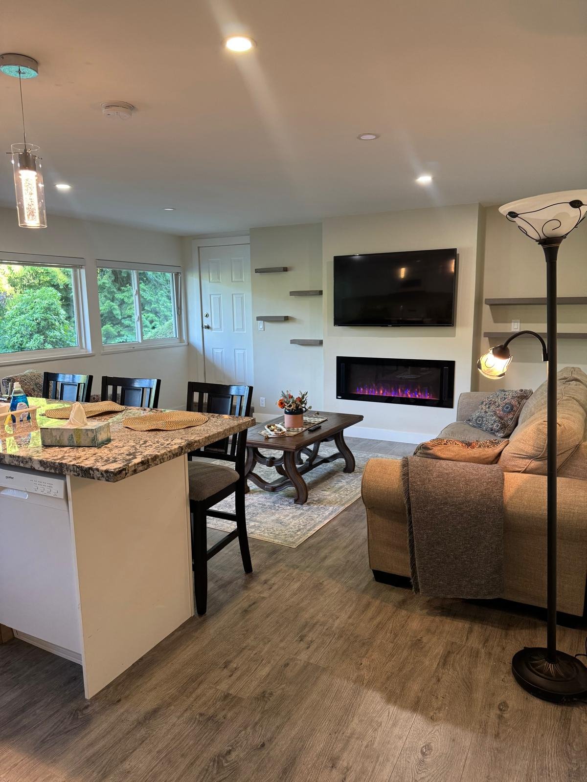 2 Bedroom Garden Suite for Rent - Elveden Row, West Vancouver, BC 2