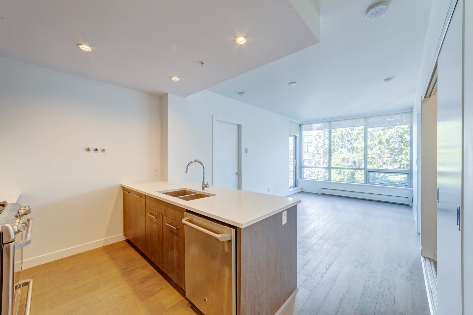2 Bedroom Apartment for Rent - 9060 University Crescent, Burnaby, BC 4