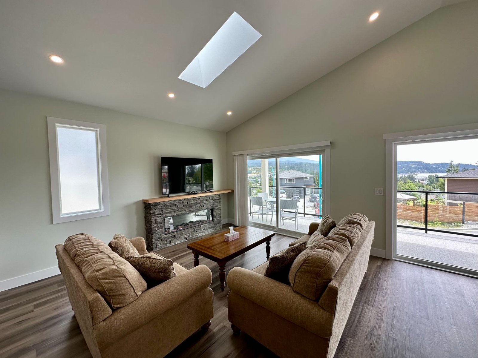 3 Bedroom House for Rent - Dungeness Place, Sechelt, BC 2