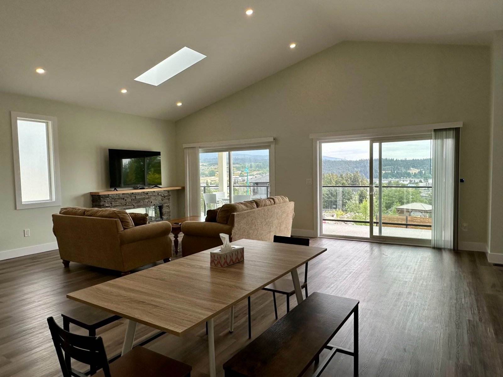 3 Bedroom House for Rent - Dungeness Place, Sechelt, BC 5