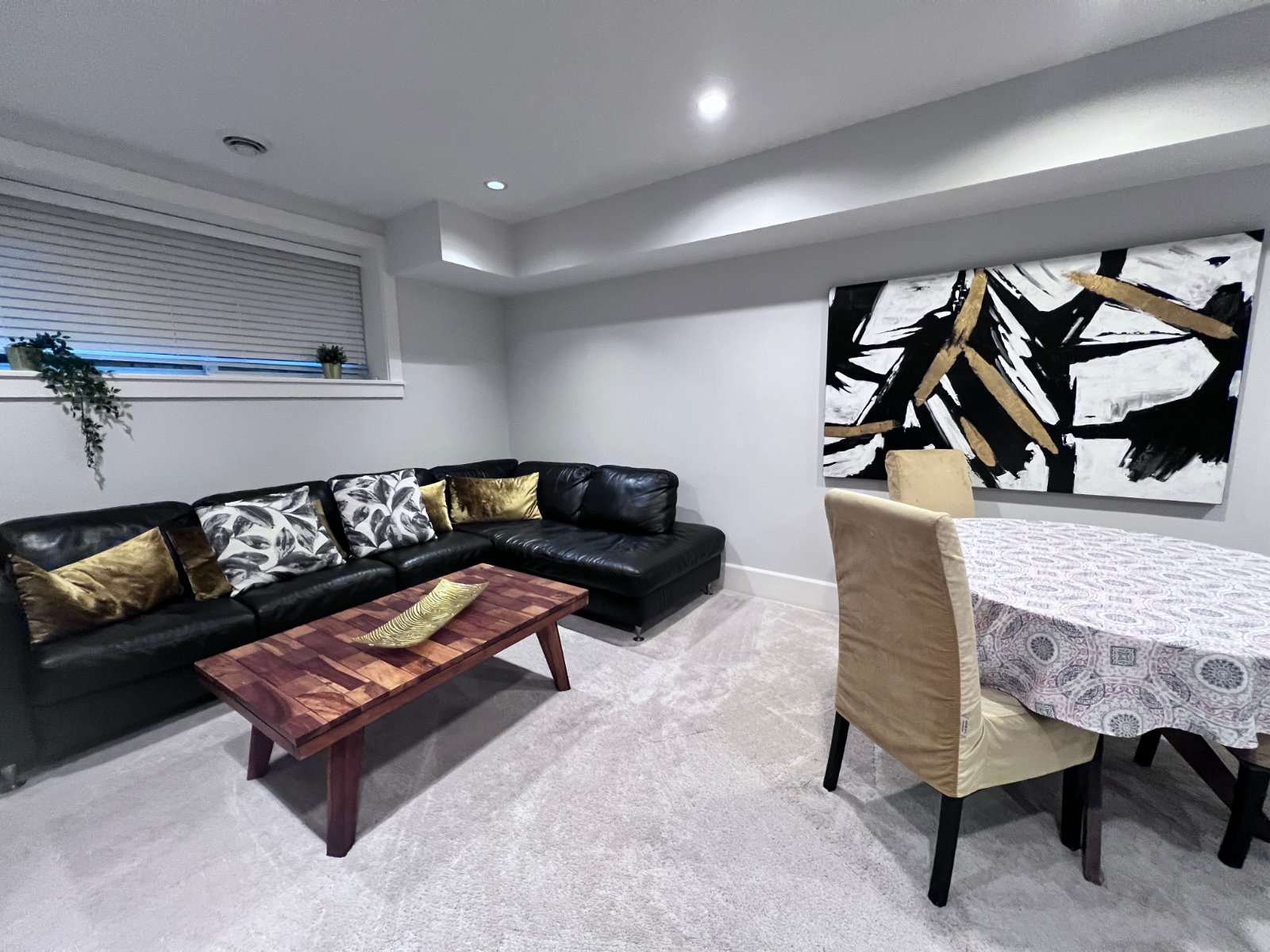 2 Bedroom Apartment for Rent - E 12th St, North Vancouver District, BC 2