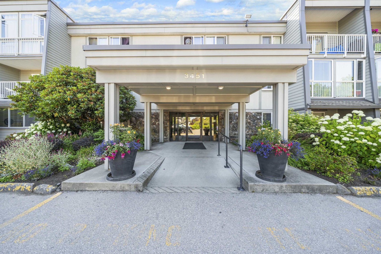 2 Bedroom Apartment for Rent - 3451 Springfield Drive, Richmond, BC 3