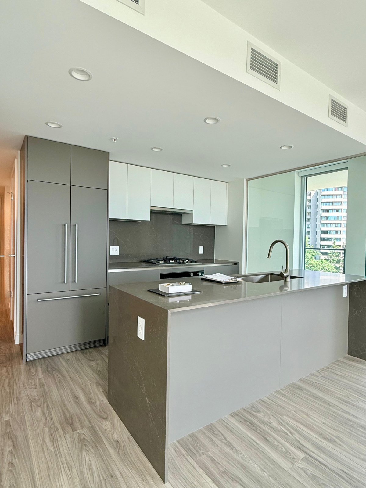 2 Bedroom Apartment for Rent - 2135 Springer Avenue, Burnaby, BC 2