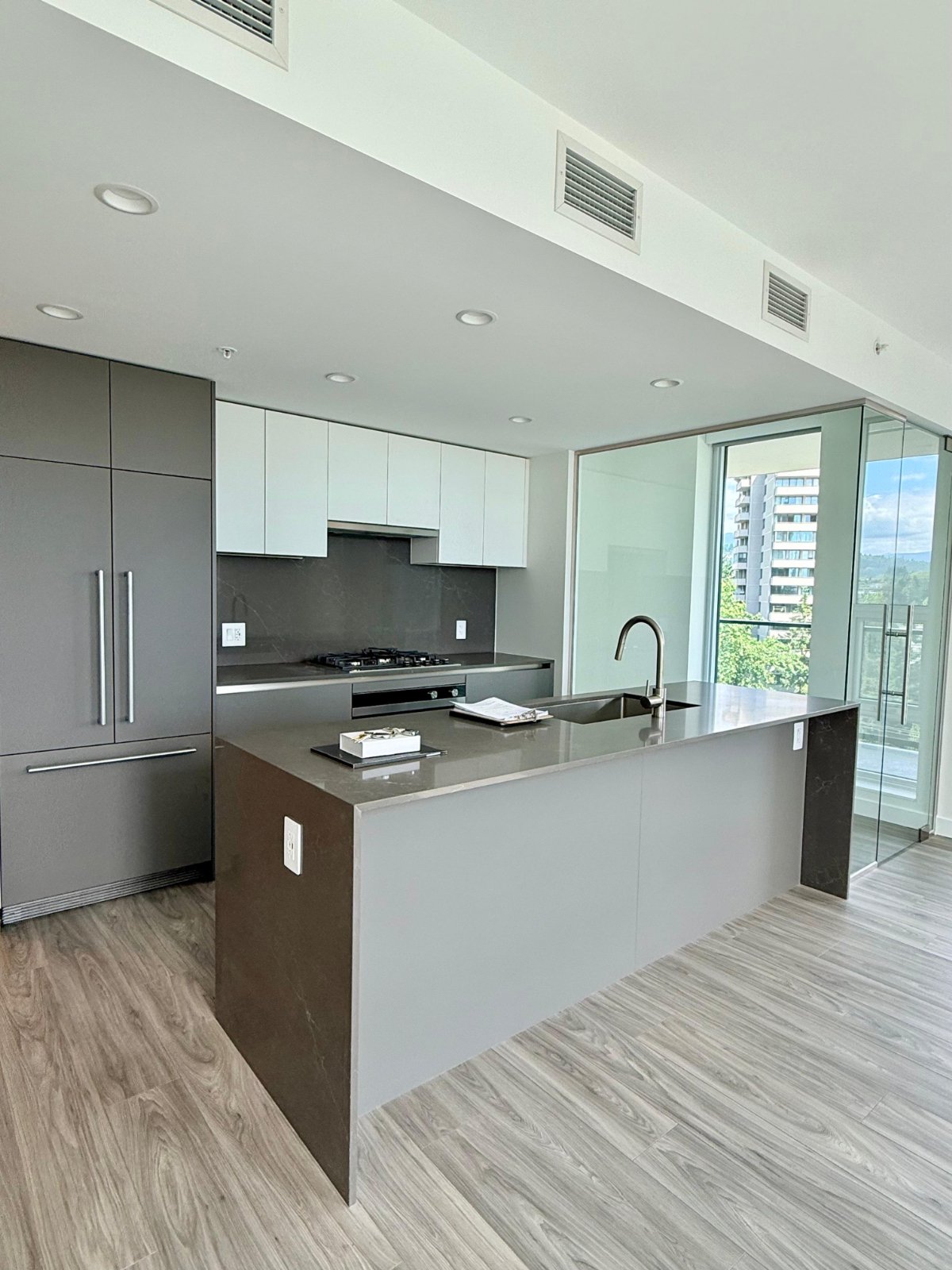 2 Bedroom Apartment for Rent - 2135 Springer Avenue, Burnaby, BC 5