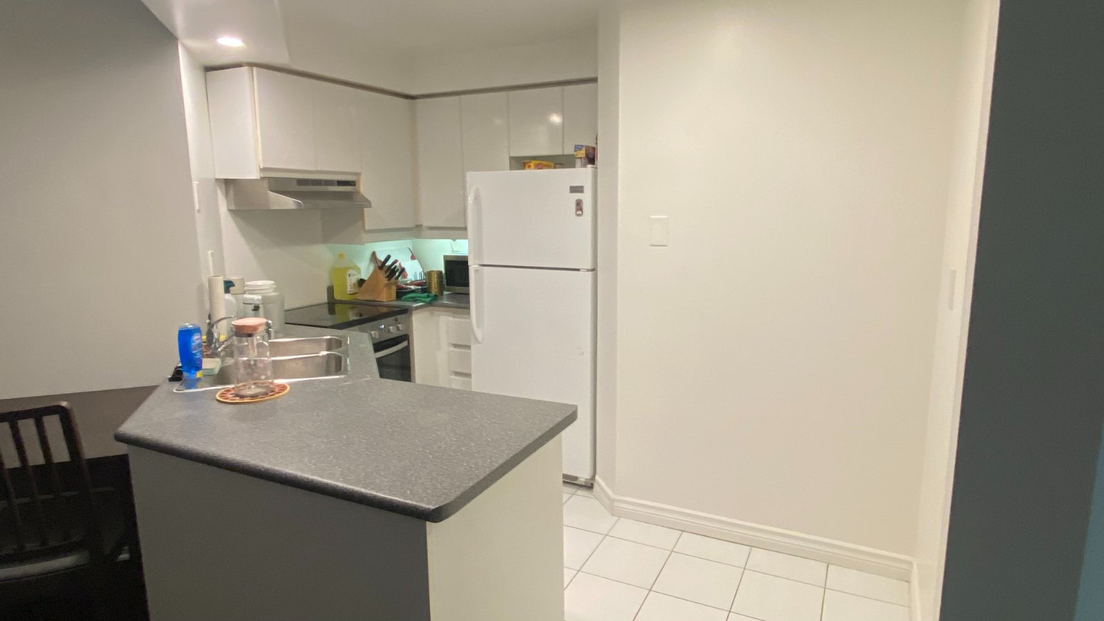Room in Apartment for Rent - 736 Bay St, Toronto, ON 4