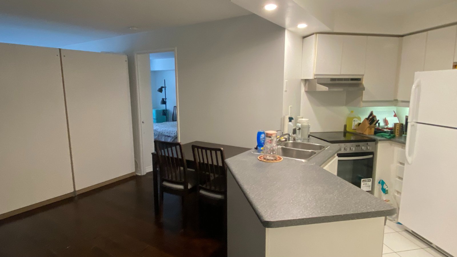 Room in Apartment for Rent - 736 Bay St, Toronto, ON 5