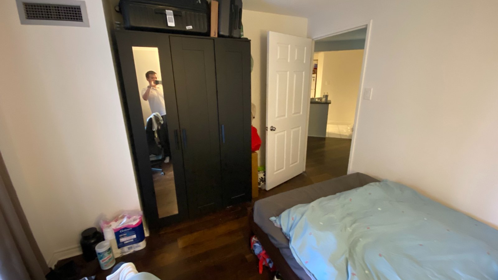 Room in Apartment for Rent - 736 Bay St, Toronto, ON 3