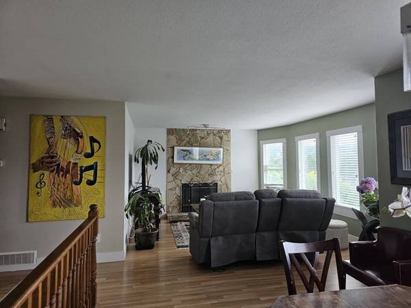 4 Bedroom House for Rent - E Columbia St, New Westminster, BC 2