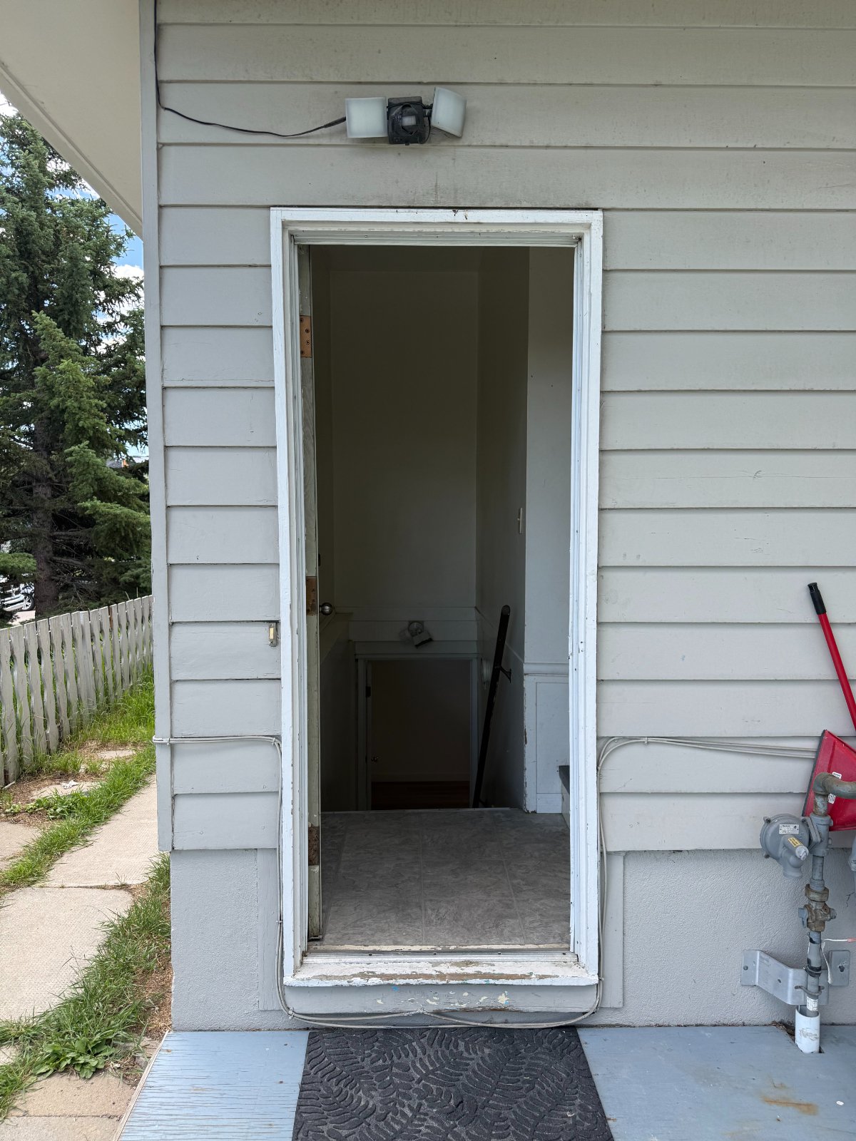 2 Bedroom Basement Suite for Rent - 512 32 Ave NE, Calgary, AB 2