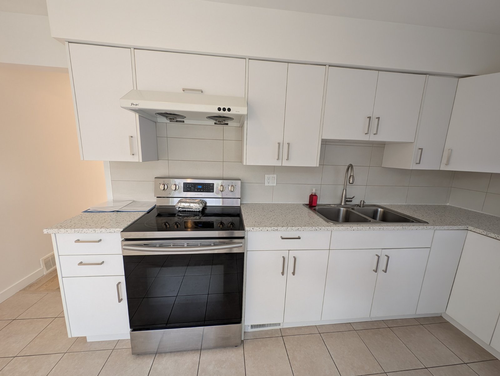 3 Bedroom Apartment for Rent - 5778 Main St, Vancouver, BC 5