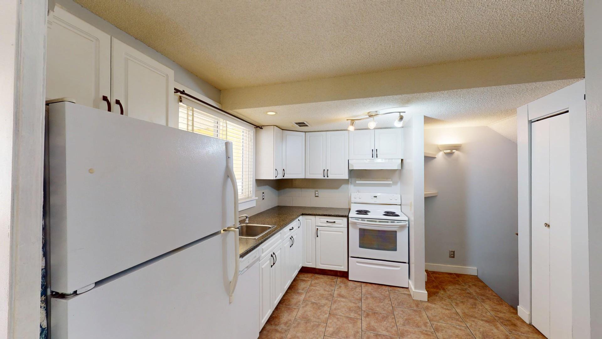 3 Bedroom Townhouse for Rent - 5-7740 Hunterview Dr Nw, Calgary, AB 2