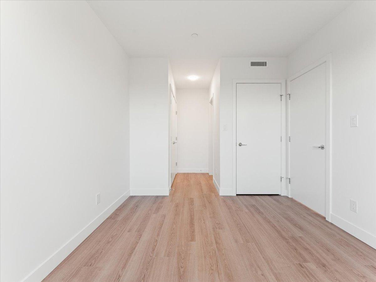 2 Bedroom Apartment for Rent - 7977 Lansdowne Rd, Richmond, BC 2