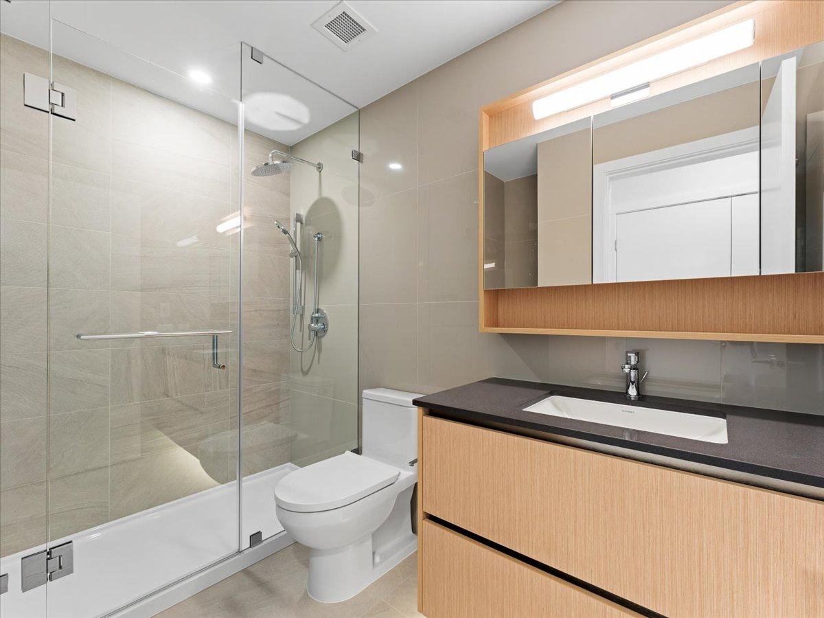 2 Bedroom Apartment for Rent - 7977 Lansdowne Rd, Richmond, BC 4
