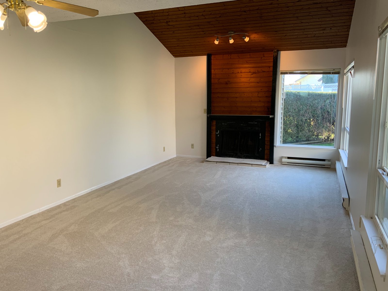 2 Bedroom Townhouse for Rent - 6083 Greenside Dr W, Surrey, BC 2