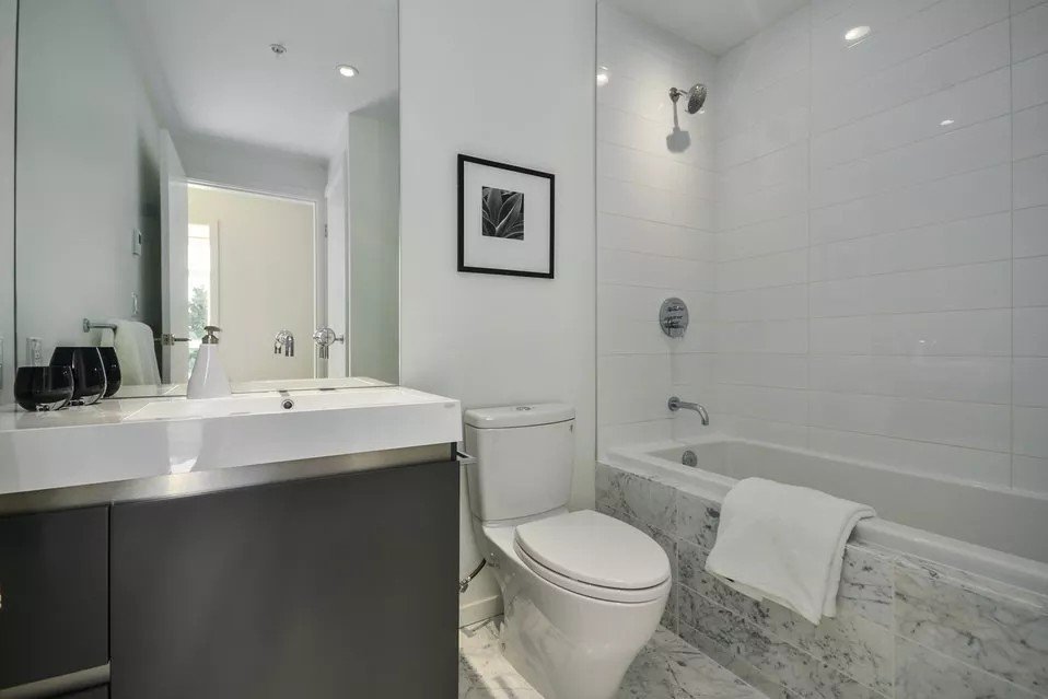Room in Apartment for Rent - 133 8th Ave E, Vancouver, BC 2