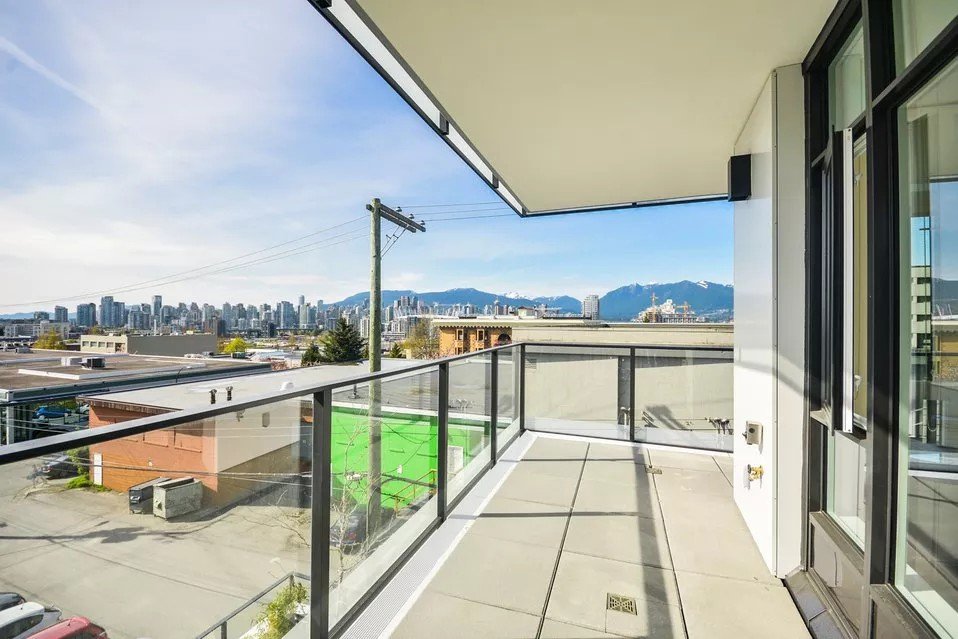 Room in Apartment for Rent - 133 8th Ave E, Vancouver, BC 4
