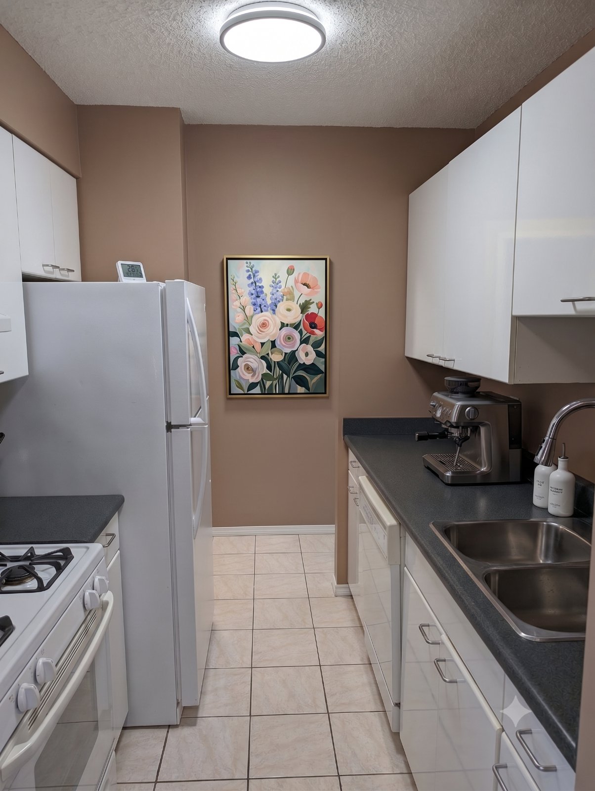 2 Bedroom Apartment for Rent - 2020 Fullerton Ave, North Vancouver, BC 2