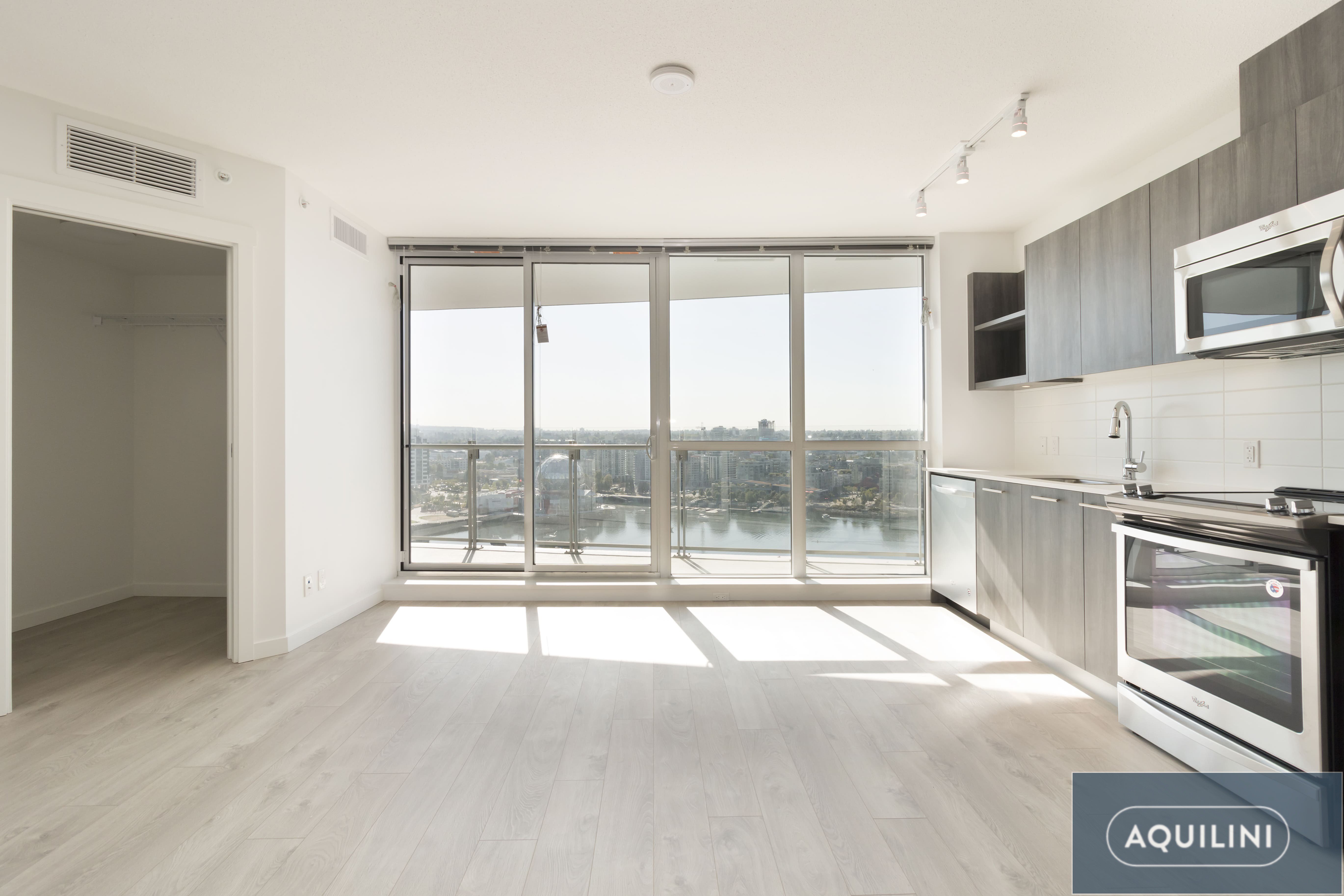 Studio Apartment for Rent - 685 Pacific Blvd, Vancouver, BC 2