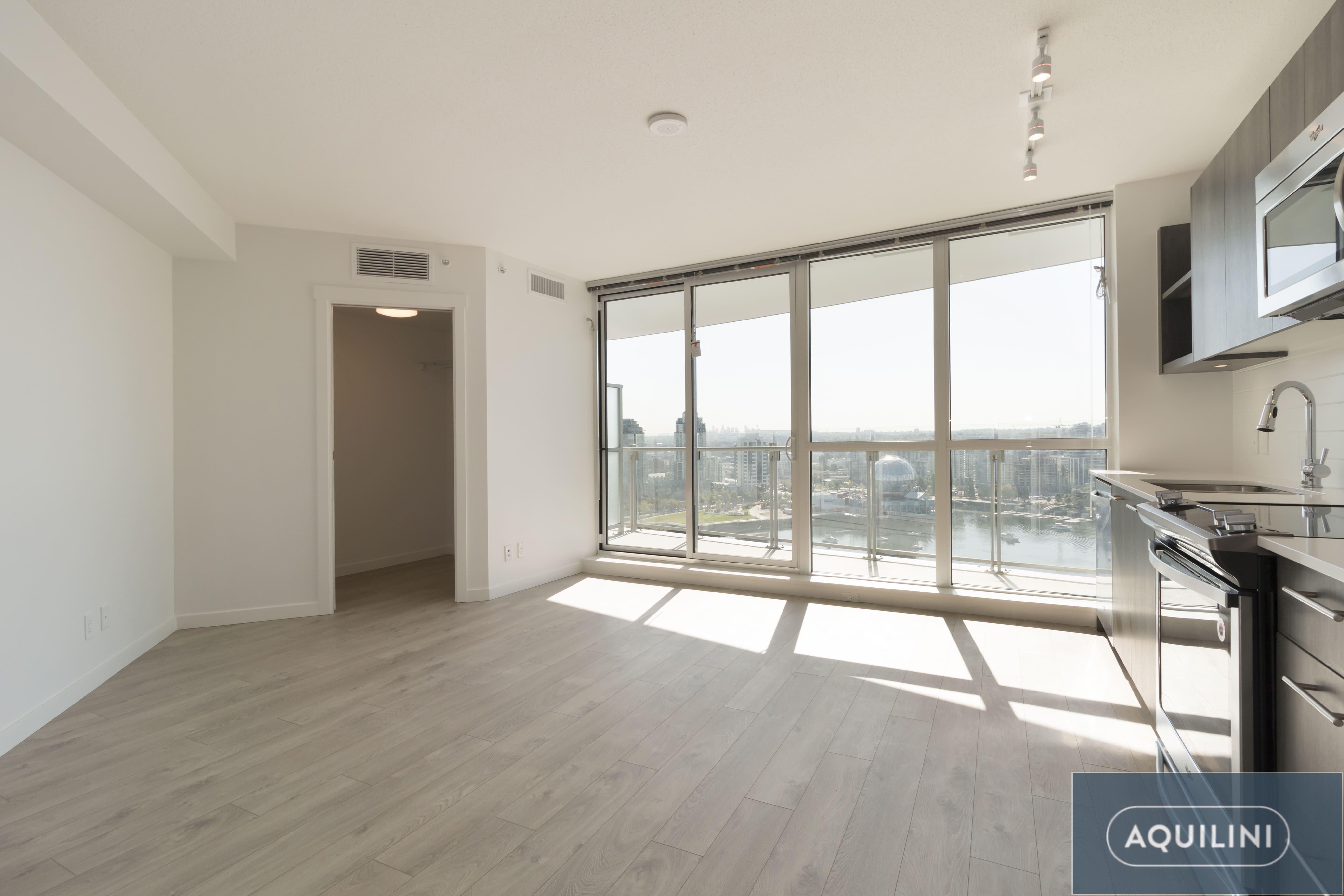 Studio Apartment for Rent - 685 Pacific Blvd, Vancouver, BC 3