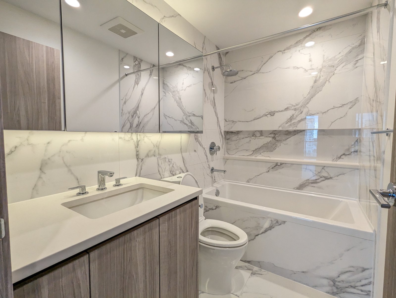 2 Bedroom Apartment for Rent - 4880 Lougheed Hwy, Burnaby, BC 3