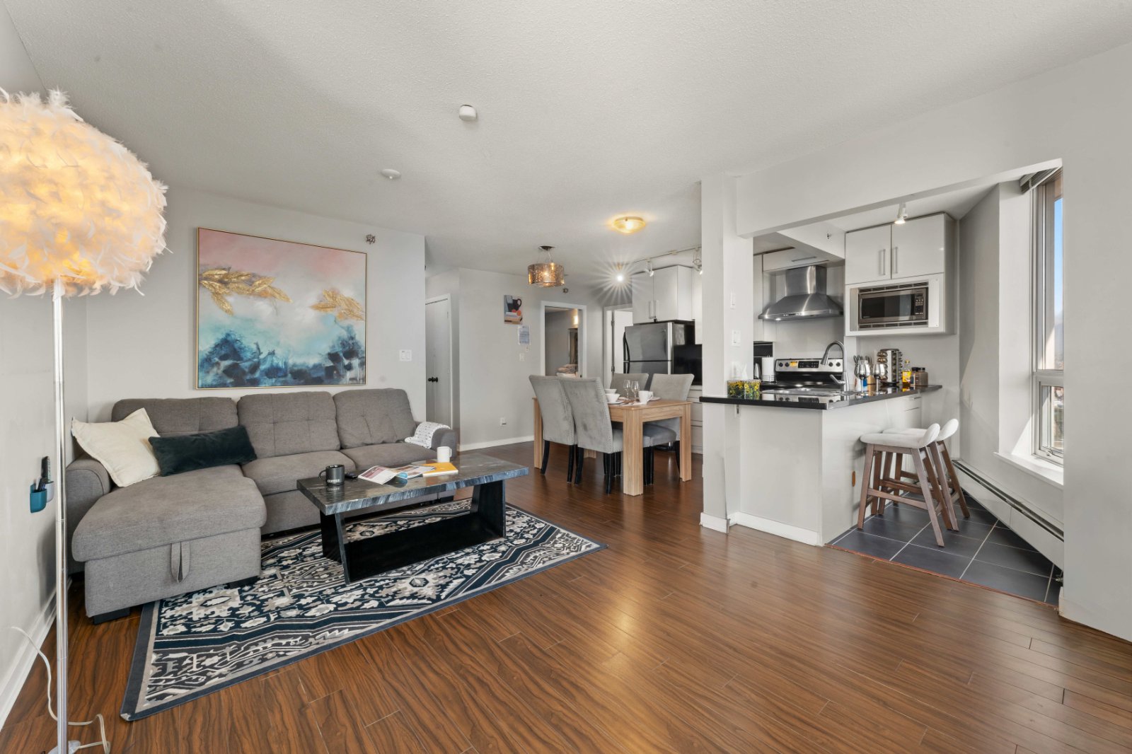 2 Bedroom Apartment for Rent - 188 Keefer Pl, Vancouver, BC 4