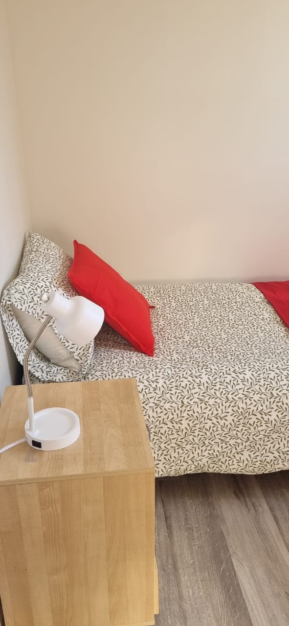 Room in House for Rent - 3530 Wellington Ave, Vancouver, BC 2