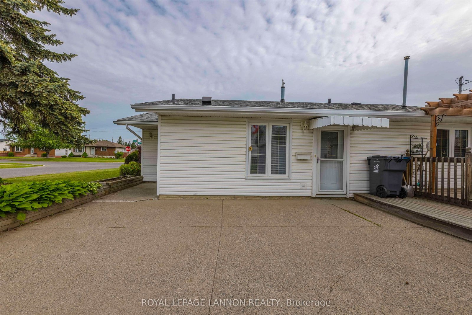 2 Bedroom House for Rent - Crawford Ave, Thunder Bay, ON 1
