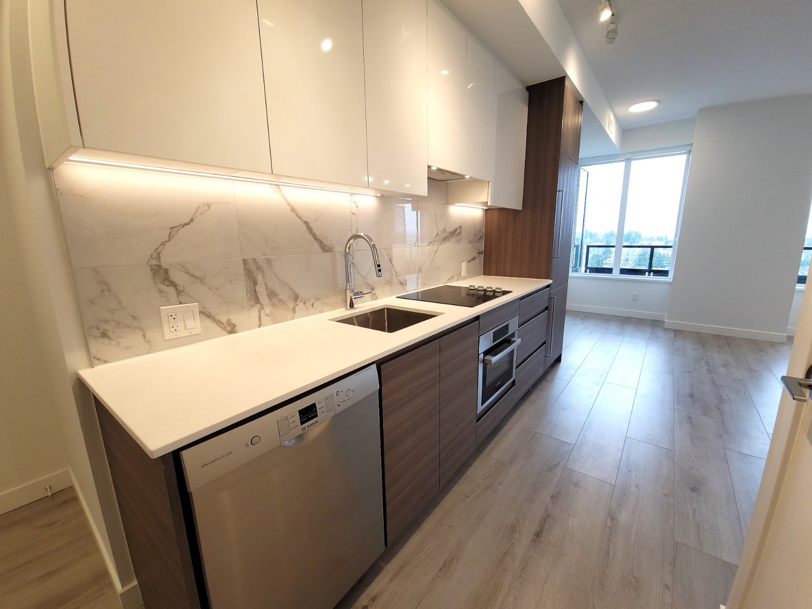 Studio Apartment for Rent - 10626 City Pkwy, Surrey, BC 2