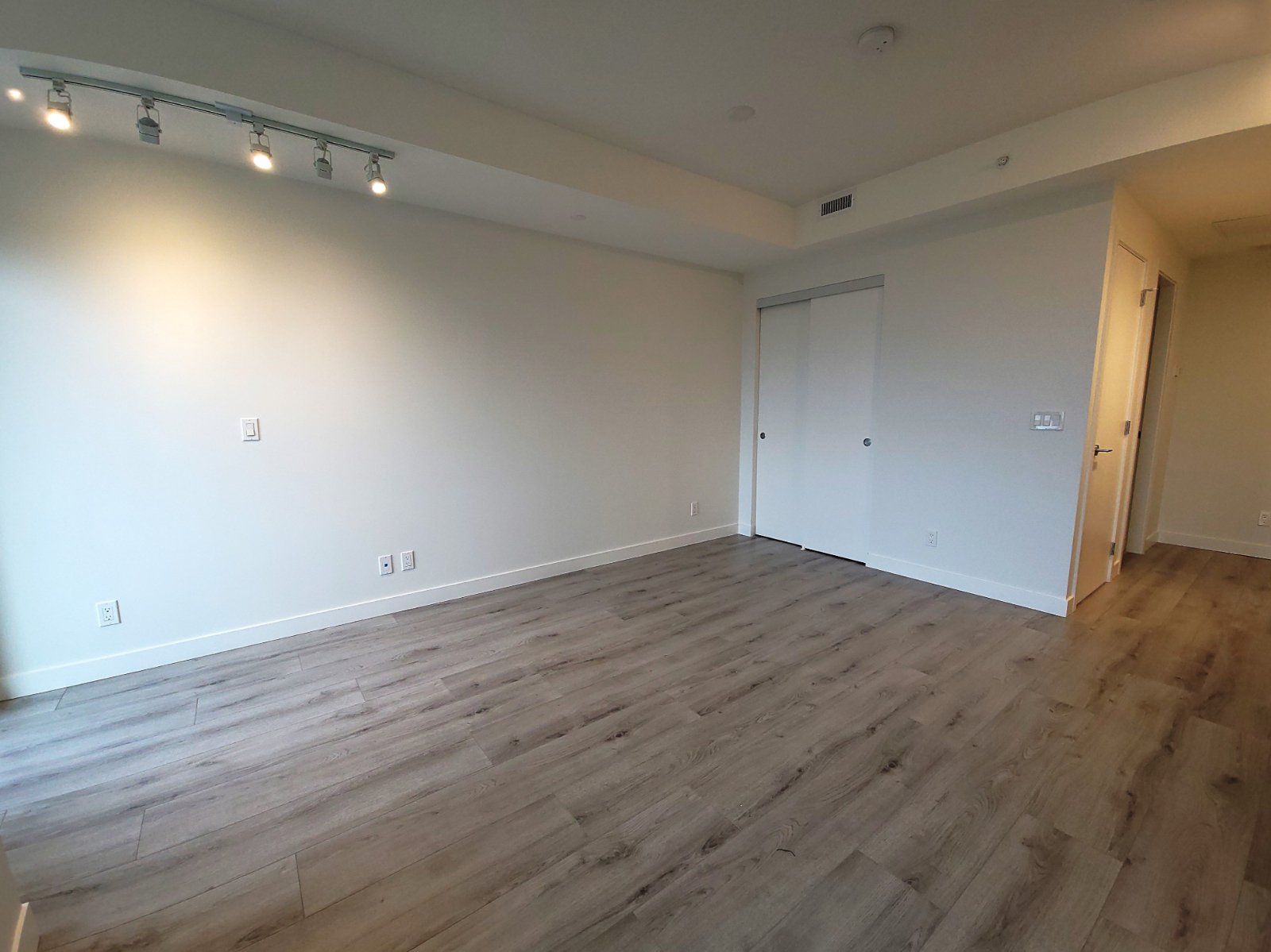 Studio Apartment for Rent - 10626 City Pkwy, Surrey, BC 4